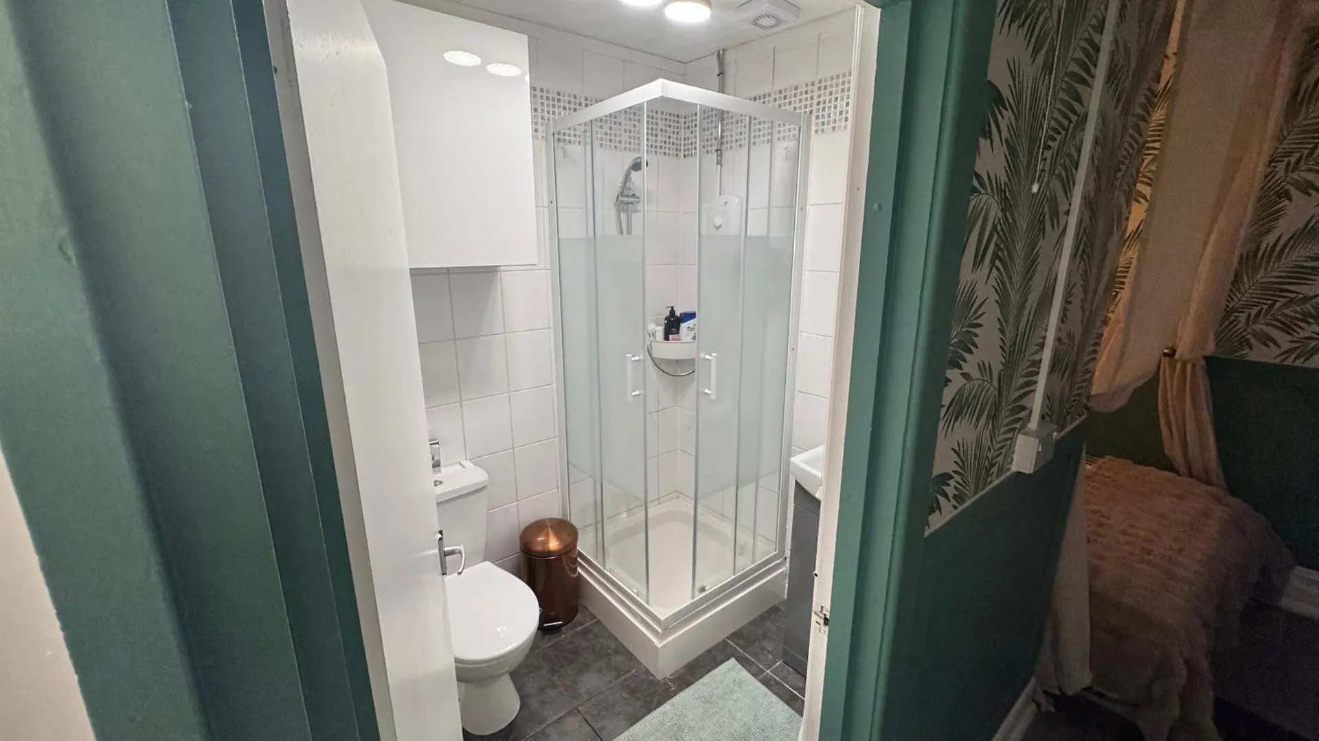 Studio Self Contained Cardiff Apartment