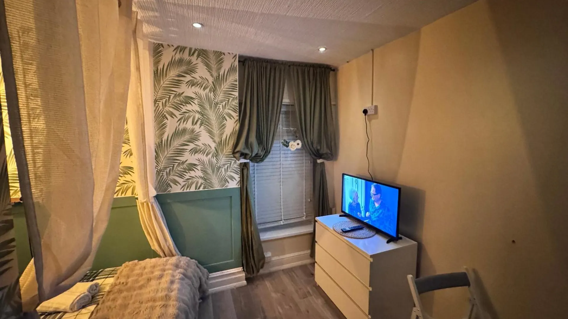 Studio Self Contained Cardiff 0*,  Reino Unido